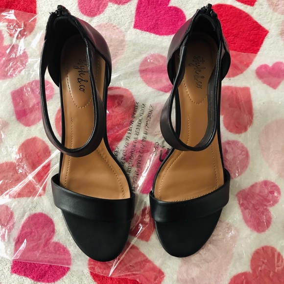 Style & Co Paycee Two-Piece Dress Sandals - Picture 5 of 9